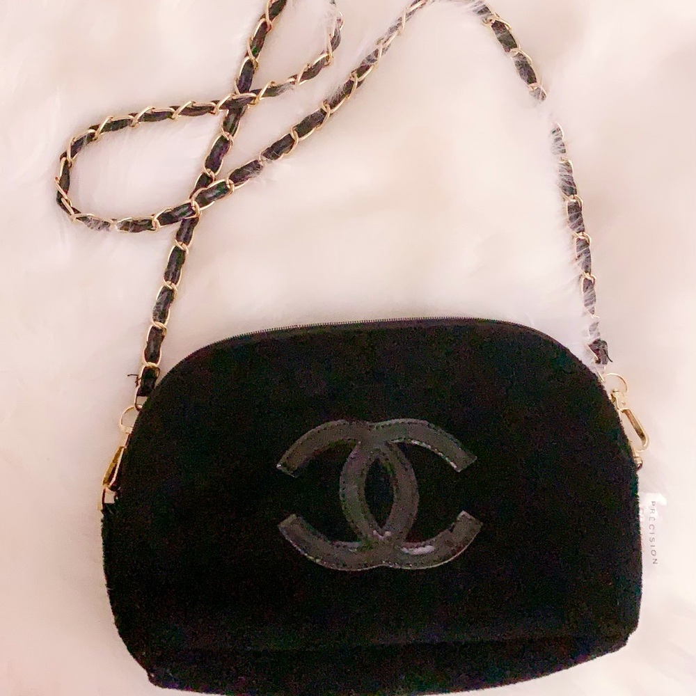COPY - Chanel pouch with crossbody chain strap